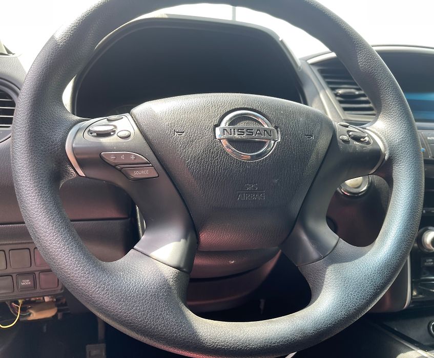 Steering wheel - 2014 Nissan Pathfinder SE 3.5i