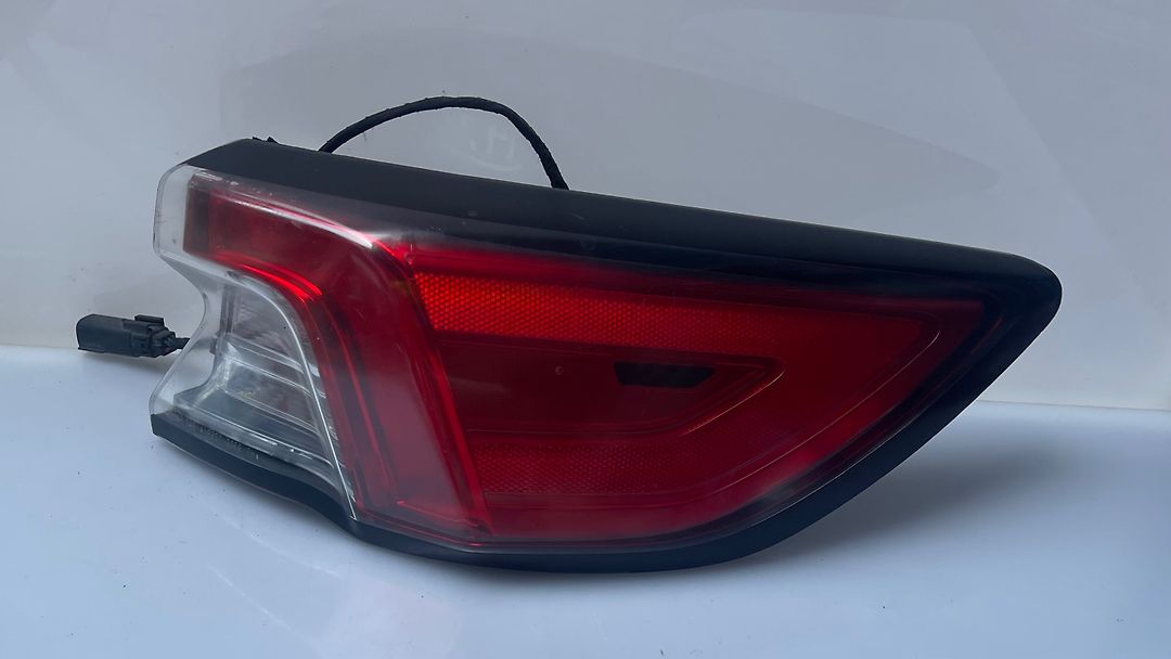 Tail Light (RH) - 2022 Ford Escape