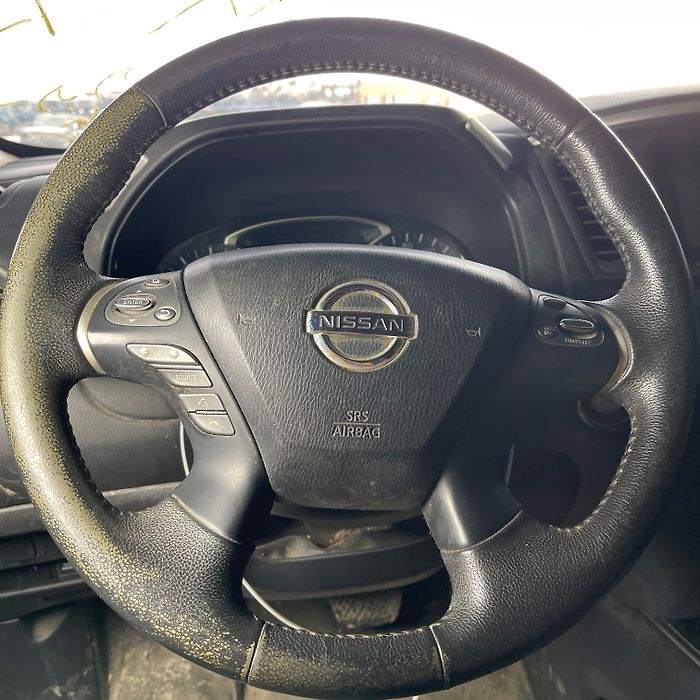 Steering wheel - 2013 Nissan Pathfinder 3.5i