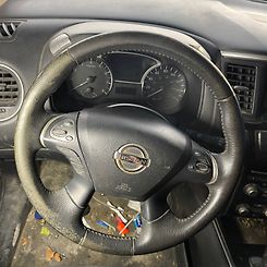 Steering wheel - 2013 Nissan Pathfinder 3.5i