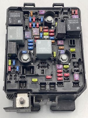 Fuse box - 2021 Chevrolet Trailblazer RS AWD