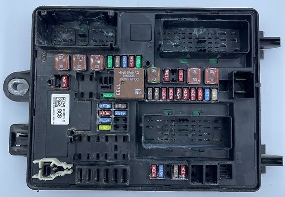 Fuse box - 2019 Cadillac CTS Base