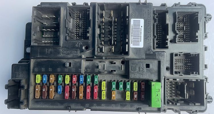 Fuse box - 2016 Ford Edge