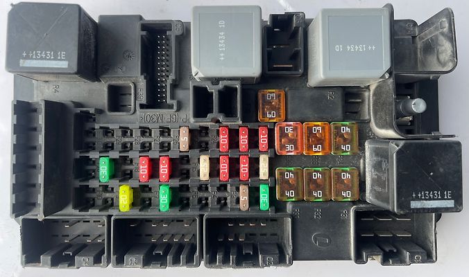 Fuse box - 2013 Jaguar XJ