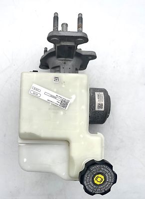 Brake master cylinder - 2021 GMC Yukon SLT