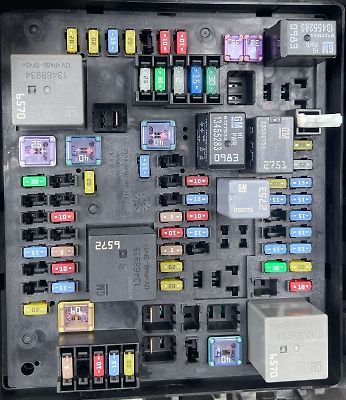 Fuse box engine - 2017 GMC Acadia