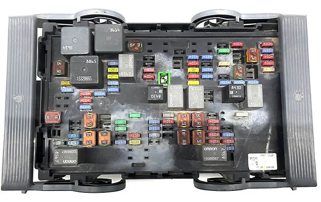 Fuse box - 2014 Chevrolet SILVERADO