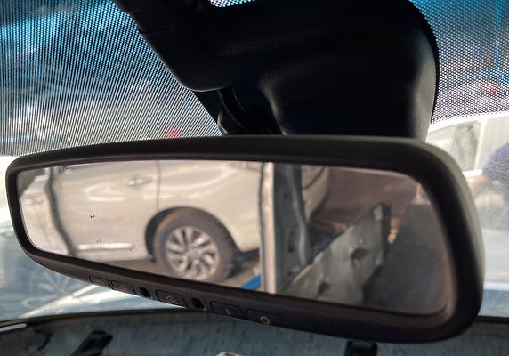 Rear view mirror - 2013 Infiniti QX56