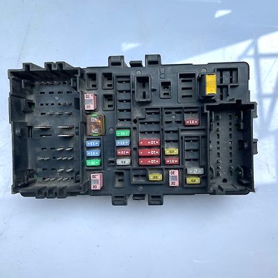 Fuse box cabin - 2017 Chevrolet Tahoe