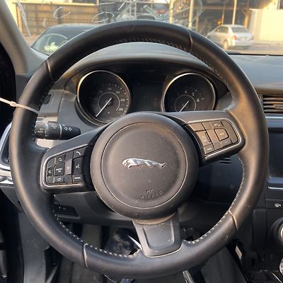 Steering wheel - 2019 Jaguar E-Pace