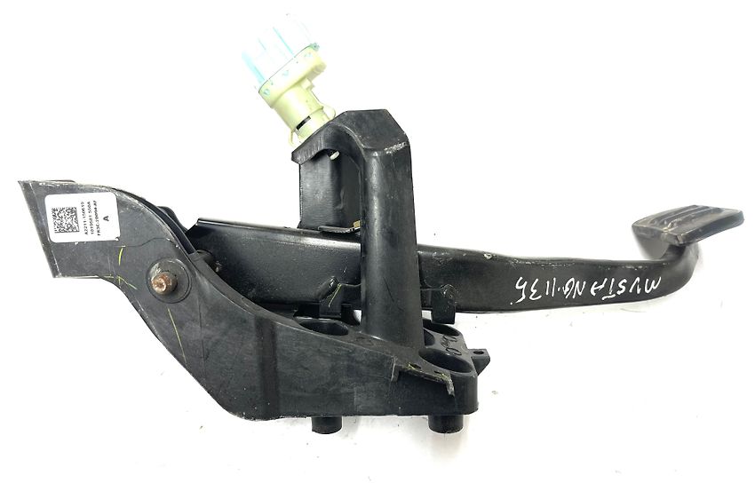 Pedal brake/clutch - 2022 Ford Mustang I4 Coupe